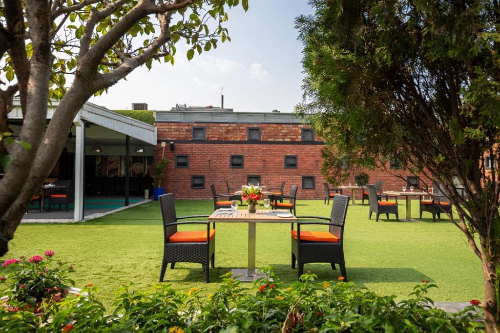 Dhaka Regency Hotel & Resort Daca Exterior foto